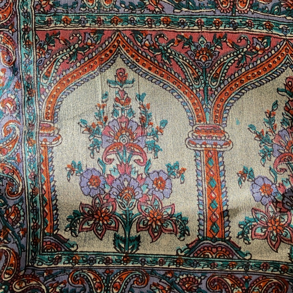 Paisley Pattern Scarf - Picture 4 of 9